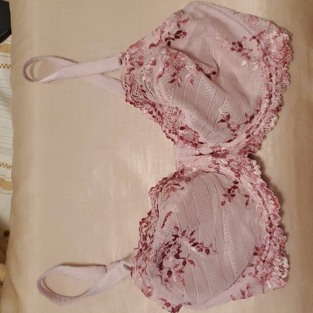 Wacoal - Embrace Lace Underwire Bra in Pink